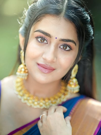 பாயும் ஒளி... ராஷி சிங்!