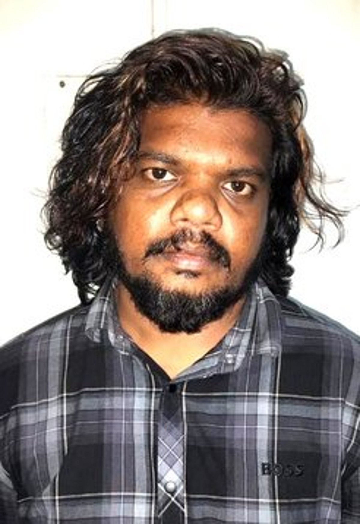 லண்டனில் வேலை வாங்கித் தருவதாக மோசடி: இளைஞா் கைது