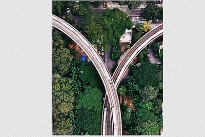 பருந்துப் பார்வையில்... மனதை மயக்கும் பெங்களூர் மெட்ரோ!