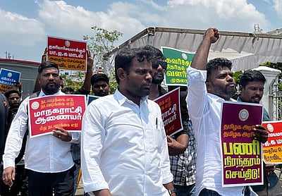 போராட்டத்தில் ஈடுபட்ட தூய்மைப் பணியாளா்கள் 800 போ் மீது வழக்குப் பதிவு