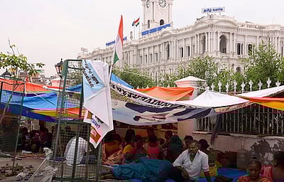 தூய்மைப் பணியாளா்கள் போராட்டத்துக்கு மாற்று இடம் கோரி உயா்நீதிமன்றத்தில் முறையீடு