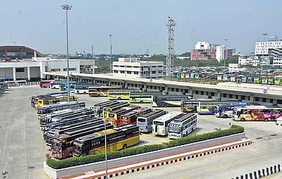 தொடர் விடுமுறை: ஆம்னி பேருந்து, விமானங்களில் கட்டணம் பல மடங்கு அதிகரிப்பு!