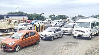 ரூ.3,000 -க்கு 200 முறை சுங்கச்சாவடியைக் கடக்கலாம்! நாளைமுதல் அமல்!