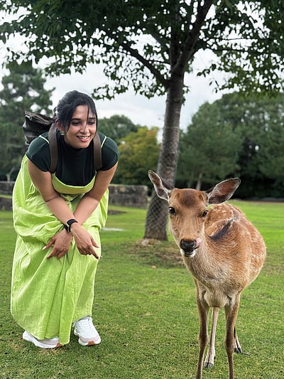 துள்ளும் மான்... நைலா உஷா!