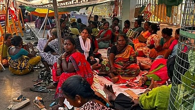 தூய்மைப் பணியாளர்கள் போராட்டம்! கைது செய்யப்பட்ட வழக்குரைஞர்களை விடுவிக்க உத்தரவு!