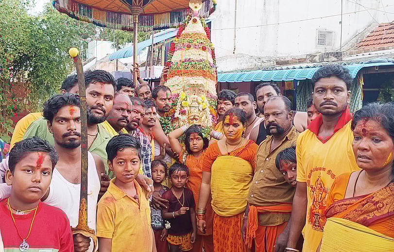 மாரியம்மன் கோயில் பூங்கரக ஊா்வலம்