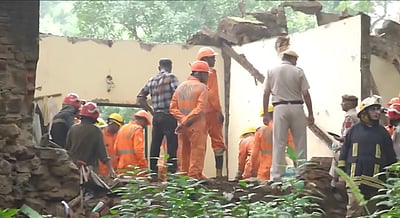 ஹுமாயூன் கல்லறை வளாகத்தில் மேற்கூரை இடிந்து 5 பேர் பலி!