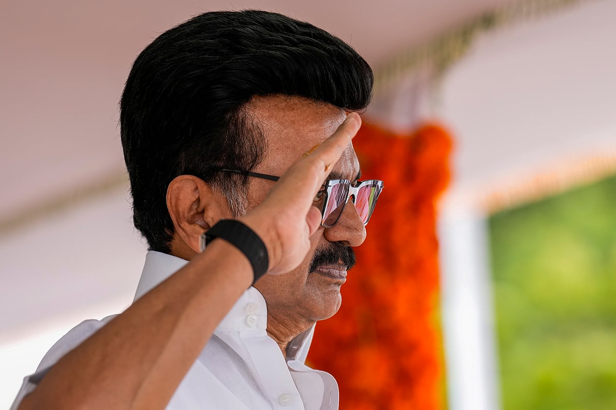 கோட்டை கொத்தளத்தில் தேசியக் கொடி ஏற்றினார் முதல்வர் ஸ்டாலின் - புகைப்படங்கள்