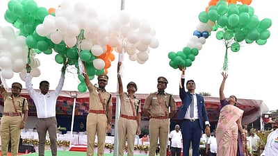 திருப்பூரில் தேசியக் கொடியேற்றினார் ஆட்சியர்!