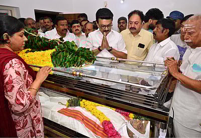 இல.கணேசன் உடலுக்கு முதல்வர் ஸ்டாலின் நேரில் அஞ்சலி!