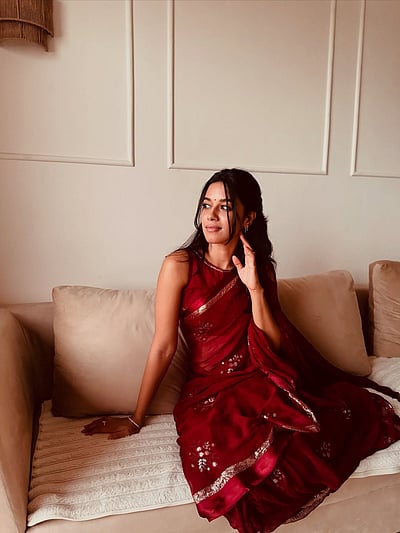 சிவப்பு மல்லி... மிர்ணாளினி ரவி!