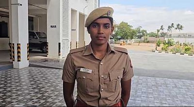 ஆட்டோவில் பெண்ணுக்கு பிரசவம்: பெண் காவலருக்கு குவியும் பாராட்டு!