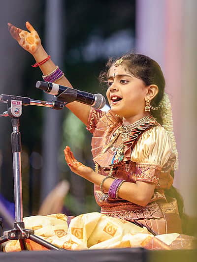 பக்தி மழை பொழியும் தியா!