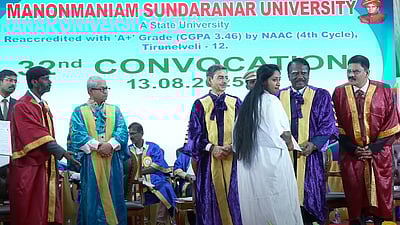 ஆளுநர் அவமதிக்கப்பட்ட விவகாரம்: துணைவேந்தர், பதிவாளரை பணிநீக்கம் செய்ய பாஜக கோரிக்கை!