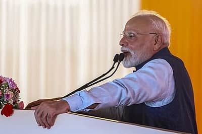 அரசியலமைப்பை நசுக்கியவர்களே, பாதுகாப்பதைப் போன்று நடிக்கின்றனர்: மோடி