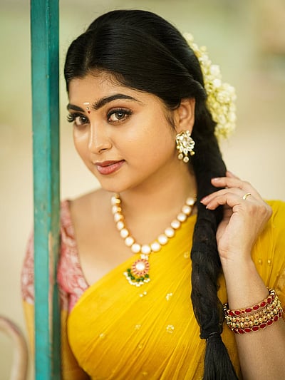 மான் விழி... ஸ்வேதா டோரத்தி!