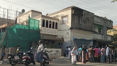 திரைப்பட பாணியில் 40 சவரன் நகை, ரூ. 7 லட்சம் பணம் கொள்ளை!