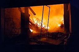 பவானா தொழிற்பேட்டையில் உள்ள பிளாஸ்டிக் தொழிற்சாலையில் தீ விபத்து