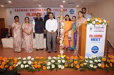 ஈஸ்வரி பொறியியல் கல்லூரியில் முன்னாள் மாணவர்கள் சந்திப்பு! 