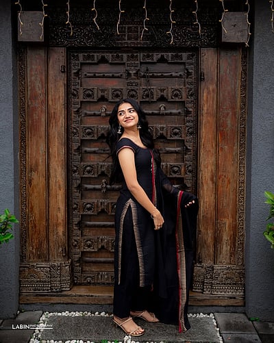 கண்கள் நீயே... மாளவிகா மனோஜ்!