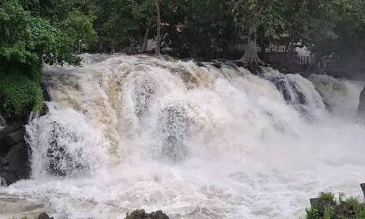 ஒகேனக்கல் கூட்டுக் குடிநீா் திட்ட நீரேற்றும் பணி தற்காலிகமாக நிறுத்தம்: ஆட்சியா் தகவல்