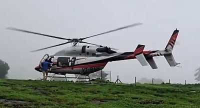 கடும் பனிமூட்டம்.. கிராமத்தில் அவசரமாக தரையிறங்கிய ஹெலிகாப்டர்! 