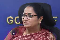 தில்லி அரசின் 33 உயா் அதிகாரிகள் பணியிடை மாற்றம்