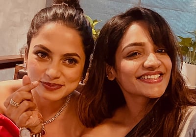 விருதுகள் தேடி வரும்: எதிர்நீச்சல் மதுமிதாவை வாழ்த்திய சின்ன திரை நடிகை!