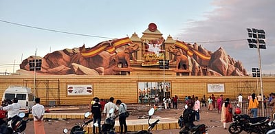 தவெக மாநாட்டில் குவிந்த 2 லட்சம் பேர்! விஜய் சொல்லைக் கேட்காத தொண்டர்கள்?