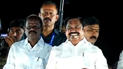 புதுமண தம்பதிகளுக்கு இலவச பட்டுவேட்டி, பட்டுச் சேலை: இபிஎஸ் வாக்குறுதி!
