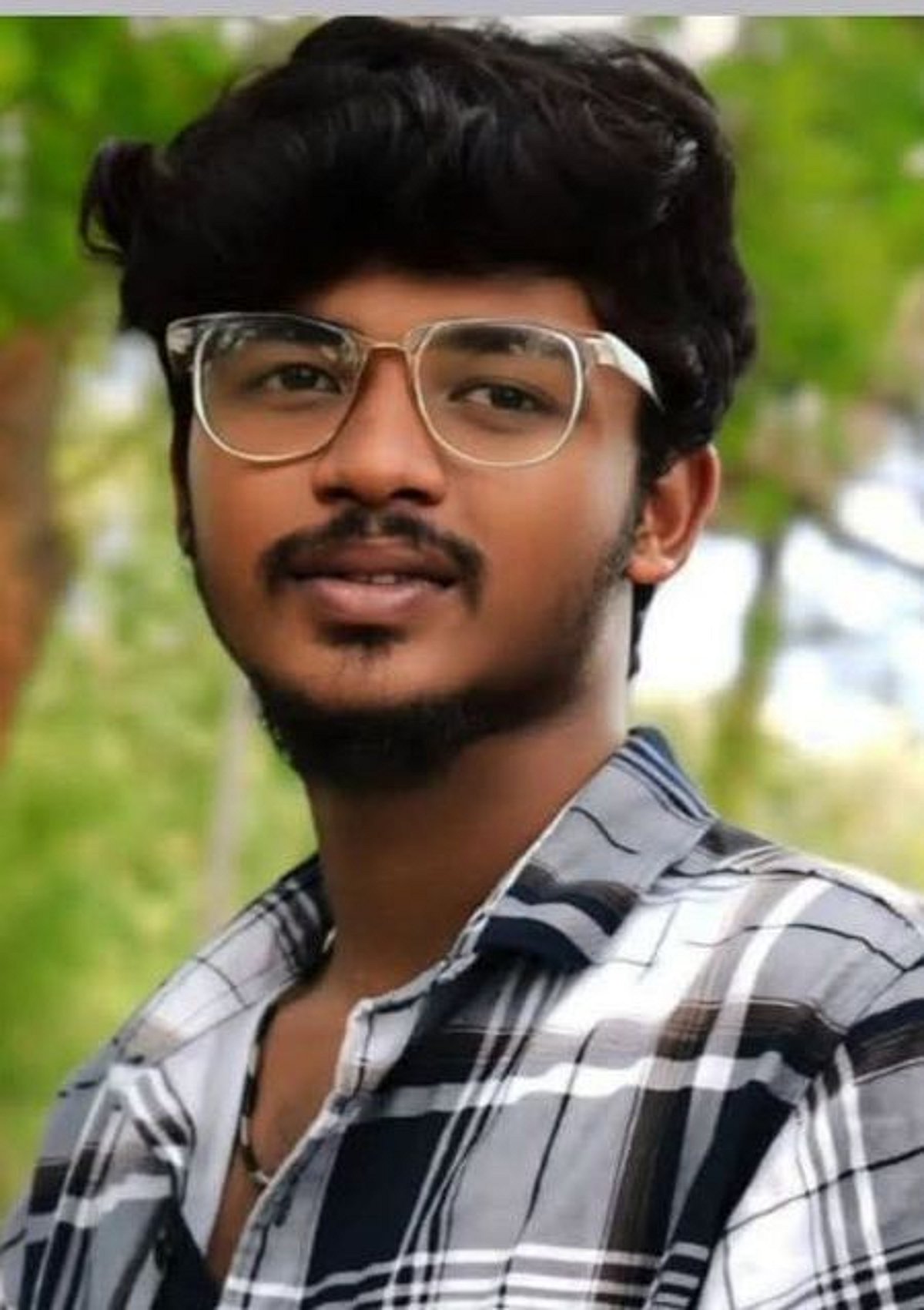 தவெக விளம்பரப் பதாகை அமைத்த கல்லூரி மாணவா் உயிரிழப்பு