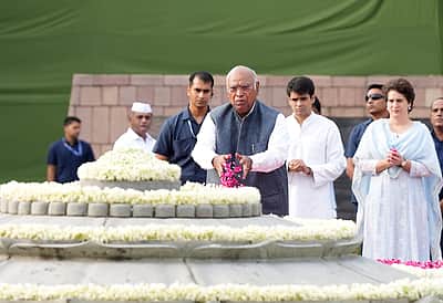 ராஜீவ் காந்தி பிறந்த நாள்: நினைவிடத்தில் காங்கிரஸ் தலைவர்கள் அஞ்சலி!