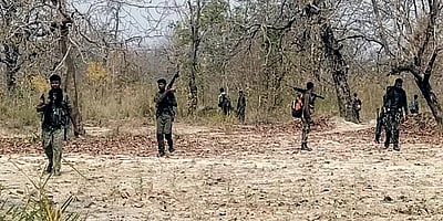 சத்தீஸ்கர்: ரூ.30 லட்சம் வெகுமதி அறிவித்து தேடப்பட்ட 8 நக்சல்கள் சரண்!