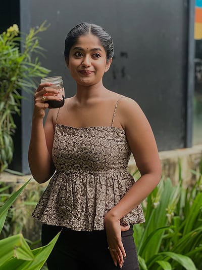 திராட்சை ரசம்... சௌந்தர்யா ரெட்டி!