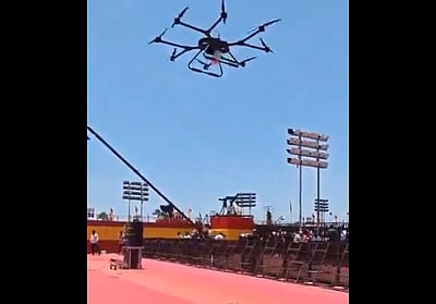 தவெக மாநாடு: 100 டிகிரி வெயில்; டிரோன்கள் மூலம் குடிநீர் விநியோகம்!