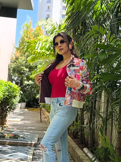 காதல் வலை.. சாக்‌ஷி அகர்வால்!