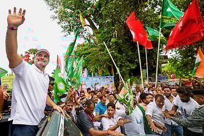 வாக்குத் திருட்டு குற்றச்சாட்டு: ஒரு வாா்த்தைகூட பேசாத பிரதமா் ராகுல் கண்டனம்