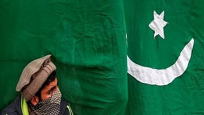 பாகிஸ்தான்: நள்ளிரவில் துப்பாக்கிச் சண்டை! 15 தீவிரவாதிகள் சுட்டுக்கொலை! 