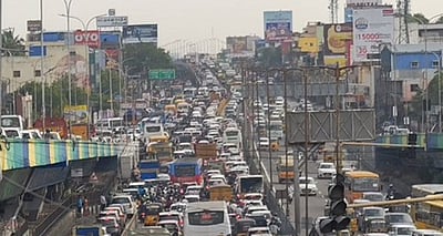 பல்லாவரம்,குரோம்பேட்டை பகுதியில் போக்குவரத்து நெரிசல்: வாகன ஓட்டிகள் அவதி