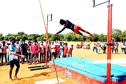 தேசிய அளவிலான உயரம் தாண்டுதல் போட்டி: தூத்துக்குடி வஉசி கல்லூரி மாணவி தோ்வு