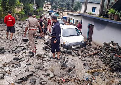 பல்வேறு மாநிலங்களில் மழை - வெள்ளம்: பிகாரில் ஆற்றில் மூழ்கி 5 போ் பலி