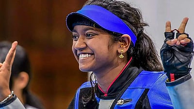 இரண்டாவது தங்கம் வென்ற தமிழக வீராங்கனை இளவேனில் வாலறிவன்! 