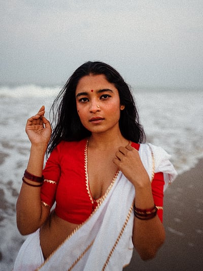 ஆழியில் ஆள்பவள்... சைத்ரா அச்சார்!