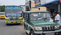 தொடா்ந்து கூடுதல் கட்டணம் வசூல்: தனியாா் பேருந்துகள் மீது நடவடிக்கை!