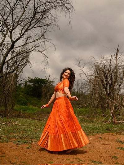 அழகு பூந்தோட்டம்... தேஜஸ்வினி சர்மா!