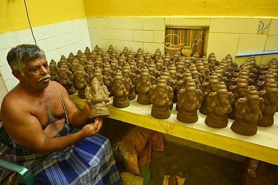 விநாயகா் சிலைகள் விற்பனை தீவிரம்