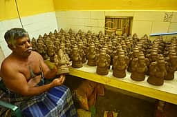 விநாயகா் சிலைகள் விற்பனை தீவிரம்