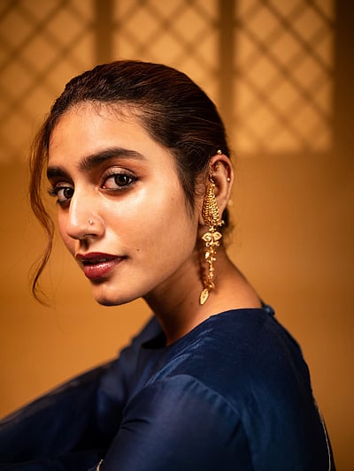 புன்னகை மலரே... பிரியா பிரகாஷ் வாரியர்!