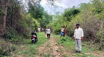 ஆம்பூா் அருகே ஆந்திரத்தை இணைக்கும் சாலையை சீரமைக்க கோரிக்கை!