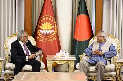 வங்கதேசத்தில் பாக். வெளியுறவு அமைச்சா்..!  1971 இனப் படுகொலைக்கு மன்னிப்பு கோர மாணவா் அமைப்பு வலியுறுத்தல்!